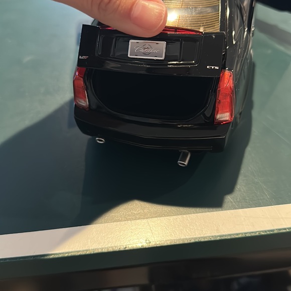 Cadillac collectible car - Picture 3 of 3